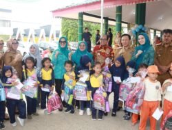 Disambut Meriah, Pj. Gubernur Samsudin Bermain Bersama Anak-Anak PAUD Pringsewu