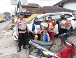 Peduli Sesama, Sat Pol Air Polresta Bandar Lampung Bagikan Paket Sembako Bagi Korban Banji