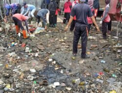 Penumpukan sampah di pasar Kalianda Lampung Selatan sudah selesai di Bersihkan oleh DLH Lampung Selatan.