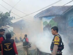 Serentak, Polres Tanggamus dan Polsek Jajaran Gelar Penyemprotan Jentik Nyamuk untuk Cegah DBD