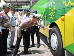 Operasi Keselamatan Krakatau, Polisi Periksa Kelayakan Bus Penumpang di Bandar Lampung