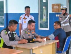 Cegah Risiko Kecelakaan, Polres Pringsewu Lakukan Ramp Check dan Tes Kesehatan Sopir