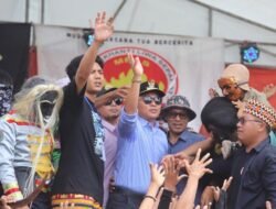 Bupati Lambar Parosil Mabsus Hipnotis Ratusan Sekura Dengan Lagu Layau