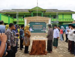 Bupati Ela Launching Poskestren, Upaya Meningkatkan Layanan Kesehatan Bagi Para Santri