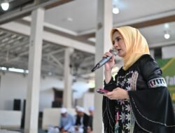Ketua Himpunan Majelis Ta’lim (HMT) Kabupaten Pesawaran, Hj. Nanda Indira Bastian, S.E., M.M., Turut Peletakan Batu Pertama Pembangunan Masjid Hajjah Umi Paniem.