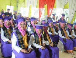 Pemkab Lampung Tengah Wisuda (Standar 1) 36 Lansia Sekolah Harum Sejahtera