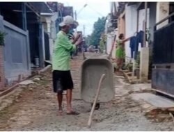 Pekon Podosari Pringsewu, MelaksanaKan Swadaya Bangun Jalan Rabat Beton Di Dusun Tiga.
