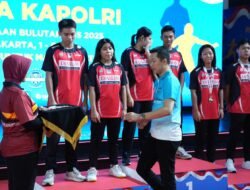 Kalungkan Medali, Wamenpora Taufik Beri Selamat Pemenang Bulutangkis Kapolri Cup