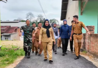 Bunda Eva Dwiana Pantau Perbaikan Jalan, Pastikan Jalan Kini Lebih Nyaman